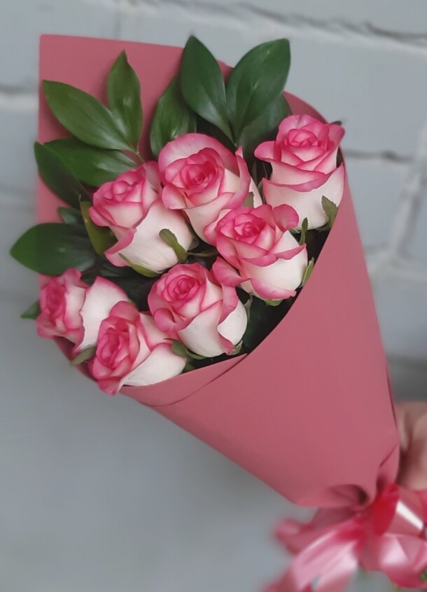 Букет роз джумилии, артикул F1323691 - 1600 рублей, доставка по городу. Flawery - доставка цветов