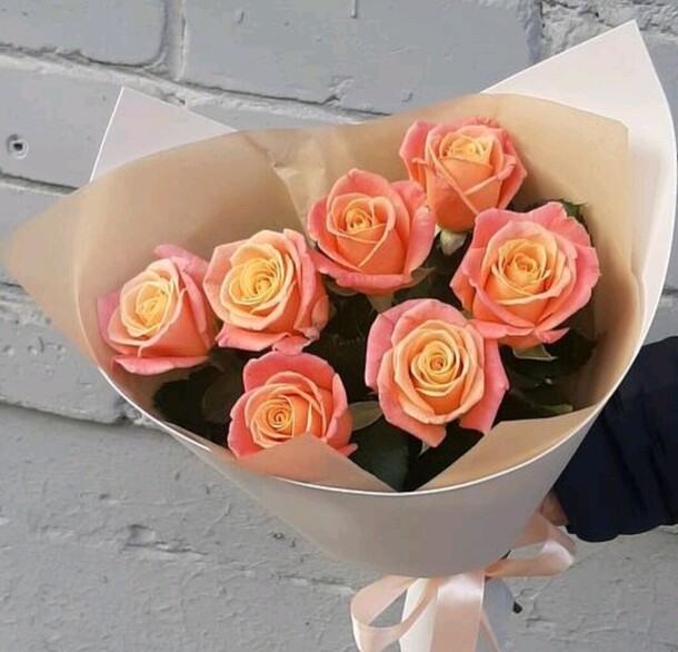 Букет роз с оформлением, артикул F1325372 - 1270 рублей, доставка по городу. Flawery - доставка цветов