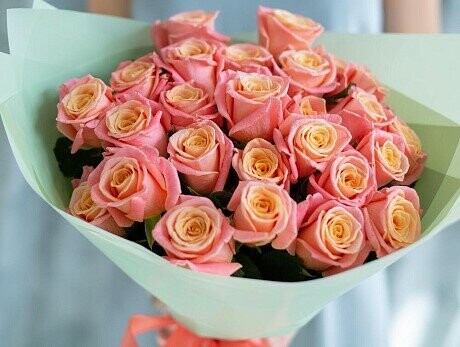 25 ароматных роз, артикул F1326593 - 3452 рублей, доставка по городу. Flawery - доставка цветов