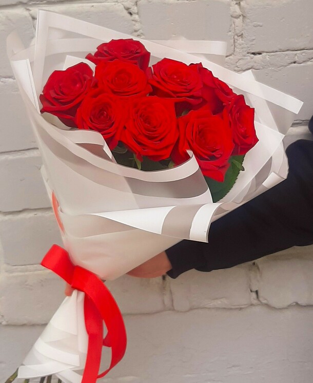 Букет красных роз red naomi, артикул F1334870 - 1818 рублей, доставка по городу. Flawery - доставка цветов