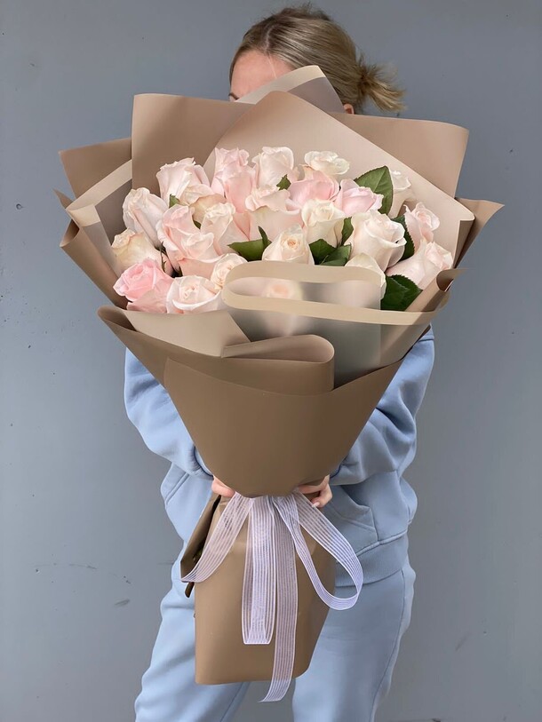 25 розовых роз, артикул F1122211 - 9790 рублей, доставка по городу. Flawery - доставка цветов