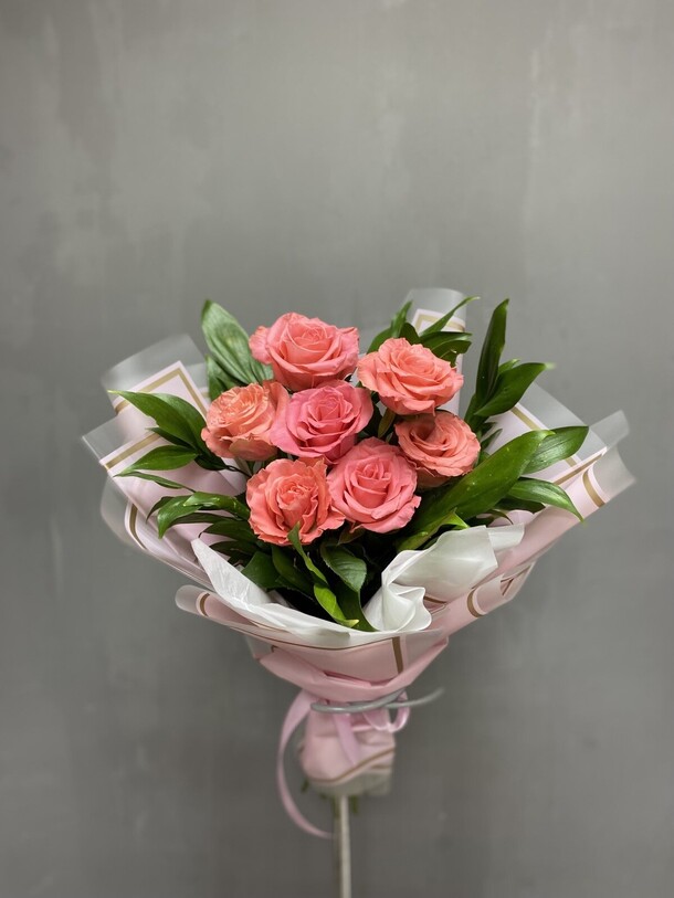 7 роз, артикул F1194100 - 4425 рублей, доставка по городу. Flawery - доставка цветов