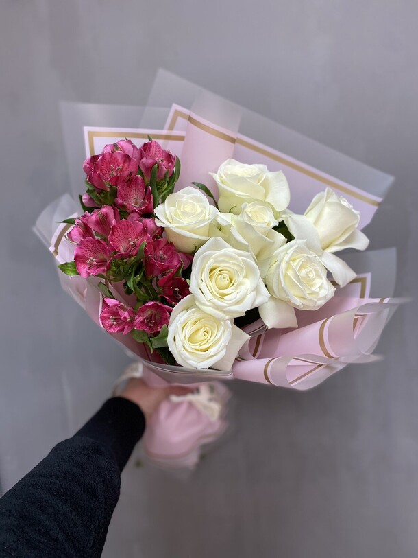 Роза и альстромерия, артикул F1196558 - 4195 рублей, доставка по городу. Flawery - доставка цветов