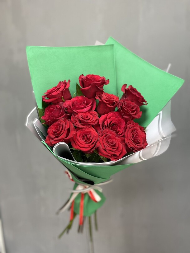 13 роз, артикул F1198376 - 7035 рублей, доставка по городу. Flawery - доставка цветов