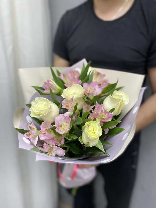 Сборный букет № 2, артикул F1265600 - 4685 рублей, доставка по городу. Flawery - доставка цветов