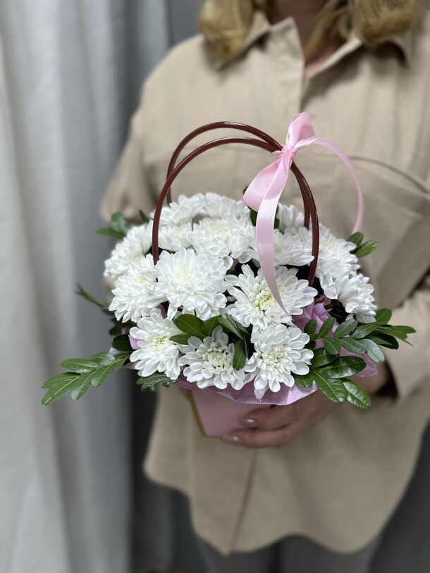 Цветы в сумочке, артикул F1300678 - 2070 рублей, доставка по городу. Flawery - доставка цветов