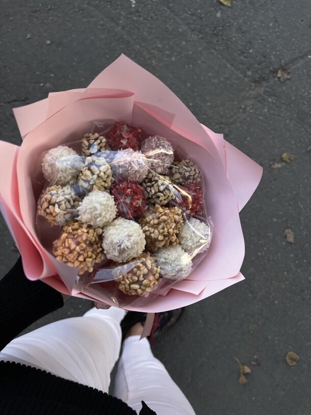 Букет из 18 клубник в шоколаде, артикул F1307533 - 4905 рублей, доставка по городу. Flawery - доставка цветов