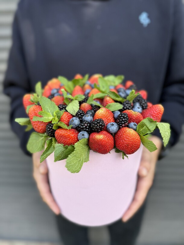 Ягодный бум, артикул F1319905 - 8000 рублей, доставка по городу. Flawery - доставка цветов