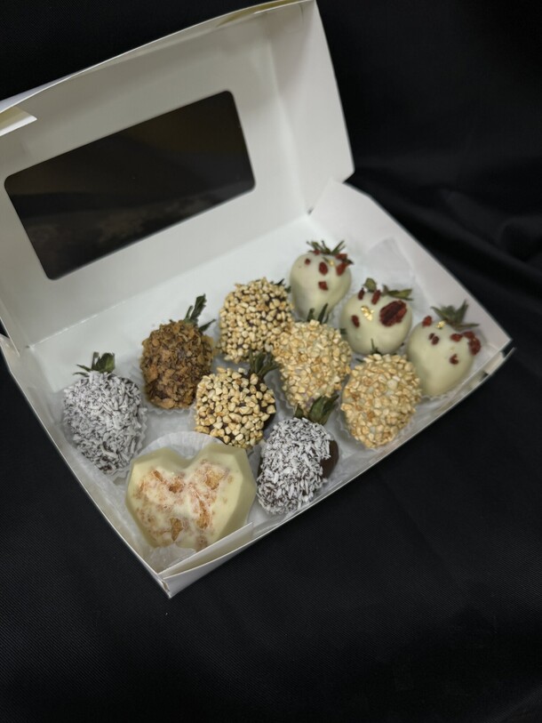 Набор из 10 клубник в шоколаде, артикул F1320535 - 3190 рублей, доставка по городу. Flawery - доставка цветов