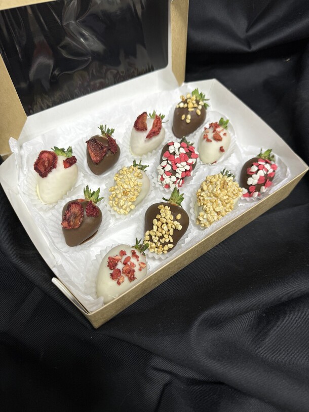 Вкусняшный набор клубники, артикул F1329263 - 3220 рублей, доставка по городу. Flawery - доставка цветов