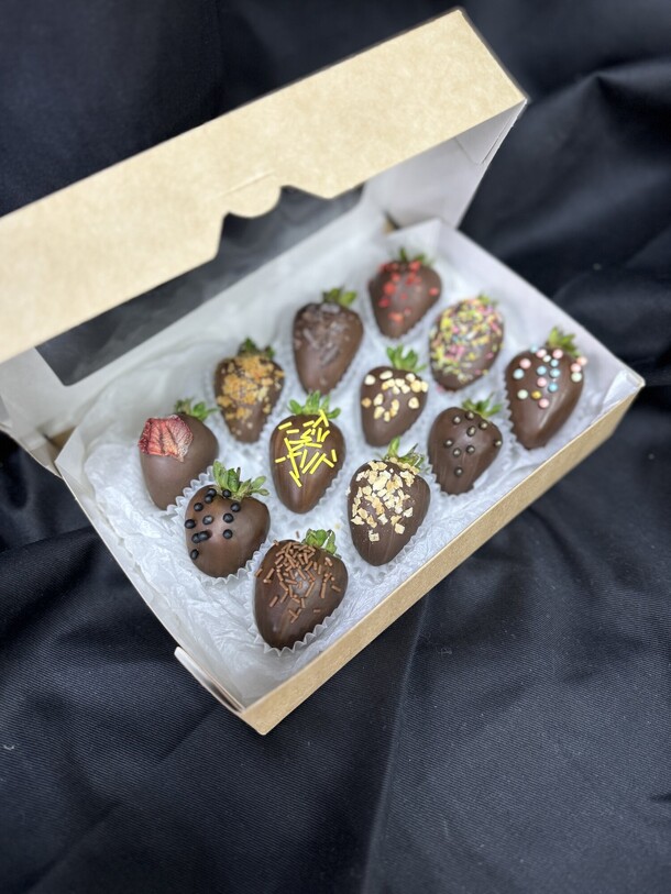 Набор вкусной клубники, артикул F1331579 - 3220 рублей, доставка по городу. Flawery - доставка цветов