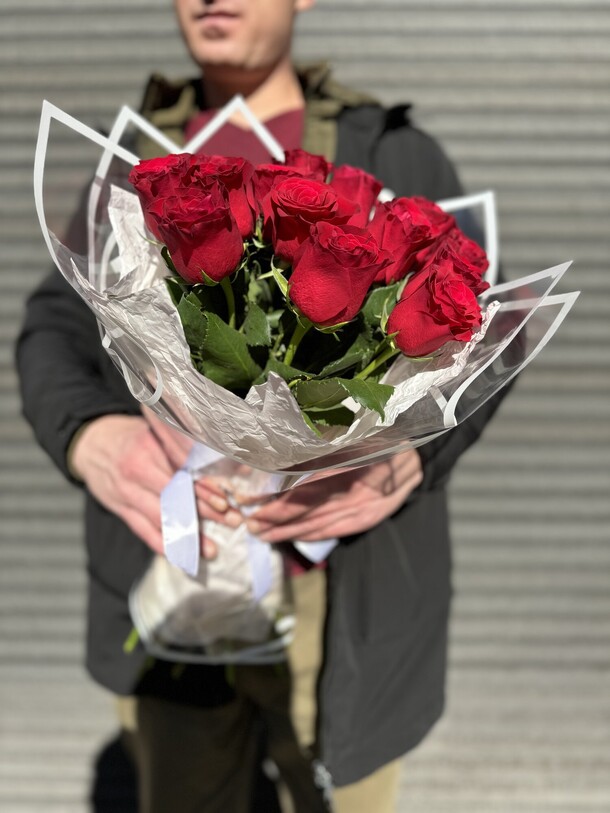 Букет из 15 бордовых роз, артикул F1332378 - 8340 рублей, доставка по городу. Flawery - доставка цветов