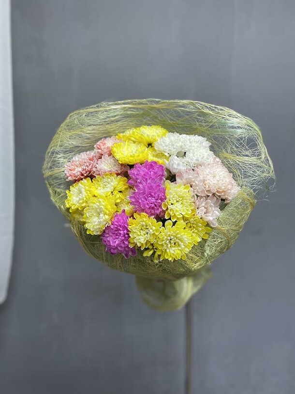 Букет из 7 кустовых хризантем, артикул F1332490 - 3280 рублей, доставка по городу. Flawery - доставка цветов