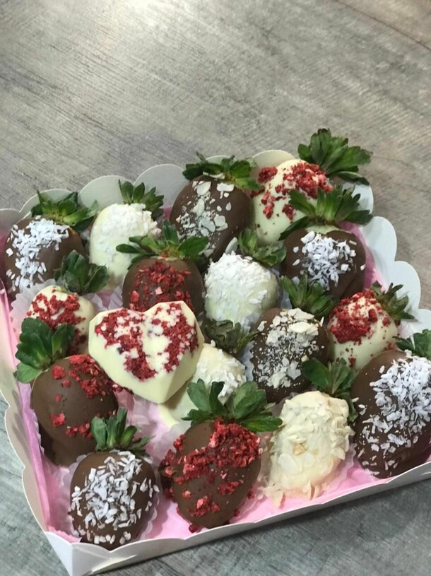 16 шоколадных клубничек, артикул F1332537 - 4655 рублей, доставка по городу. Flawery - доставка цветов