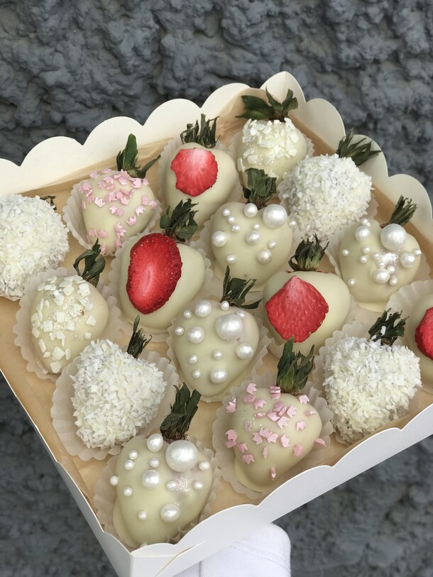 Набор вкусной клубнички, артикул F1332748 - 4150 рублей, доставка по городу. Flawery - доставка цветов