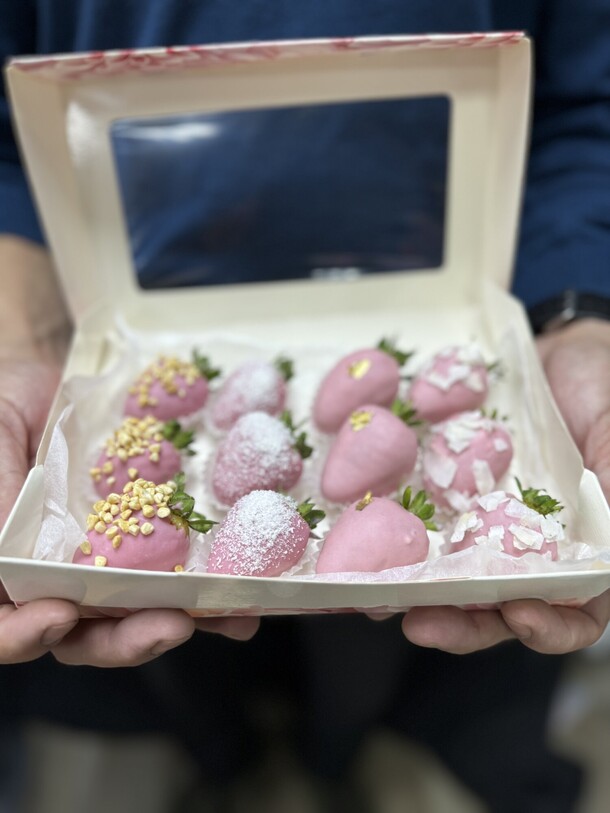 Набор розовых клубничек, артикул F1348640 - 3220 рублей, доставка по городу. Flawery - доставка цветов