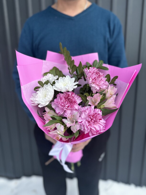 Букет комплимент, артикул F1348860 - 2745 рублей, доставка по городу. Flawery - доставка цветов