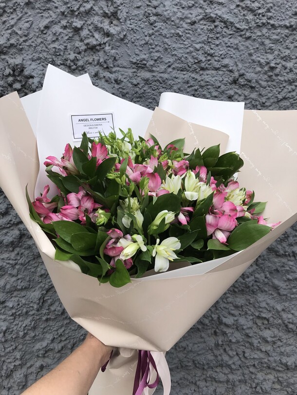 Букет из 19 альстромерий, артикул F1352875 - 8440 рублей, доставка по городу. Flawery - доставка цветов