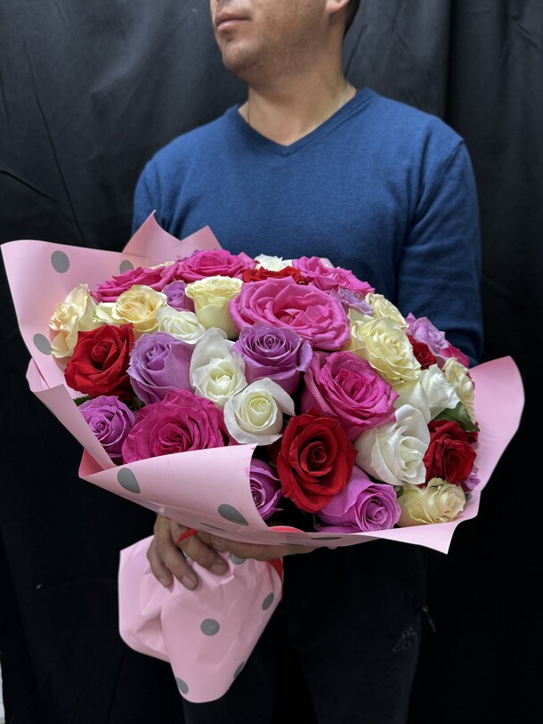 Букет из 35 роз, артикул F1352965 - 13415 рублей, доставка по городу. Flawery - доставка цветов