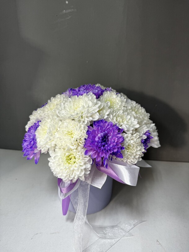 Композиция из хризантем, артикул F1353677 - 2525 рублей, доставка по городу. Flawery - доставка цветов