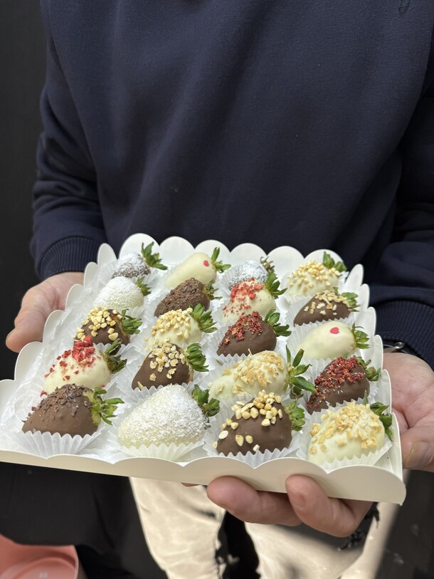 Вкусный набор, артикул F1353772 - 5075 рублей, доставка по городу. Flawery - доставка цветов