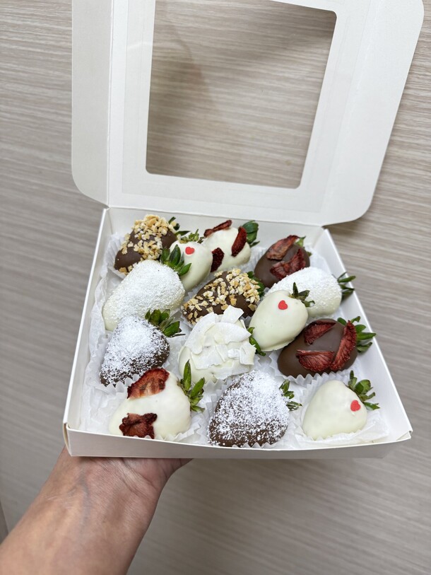 Клубничка с любовью, артикул F1353816 - 3685 рублей, доставка по городу. Flawery - доставка цветов