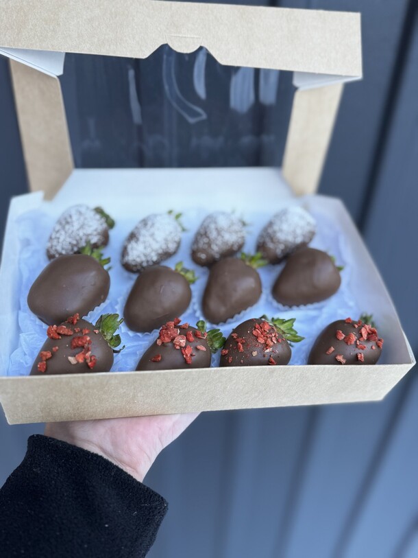 Набор вкусной клубнички, артикул F1354182 - 3220 рублей, доставка по городу. Flawery - доставка цветов