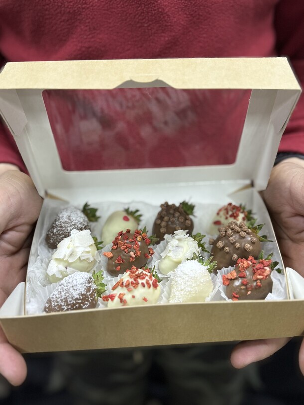 Клубничка, артикул F1355144 - 3220 рублей, доставка по городу. Flawery - доставка цветов