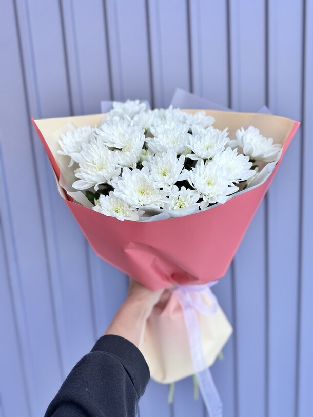 Букет белых хризантем, артикул F1362551 - 3280 рублей, доставка по городу. Flawery - доставка цветов