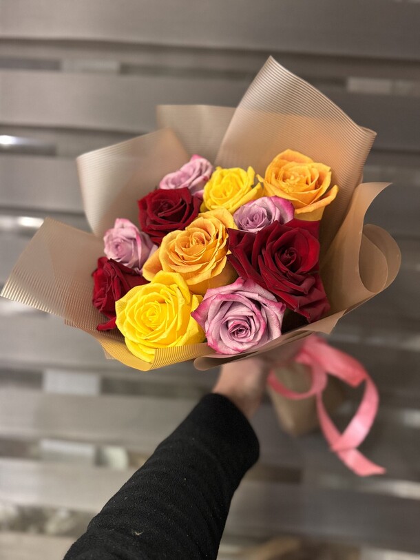 Букет из 11 роз, артикул F1363495 - 4860 рублей, доставка по городу. Flawery - доставка цветов