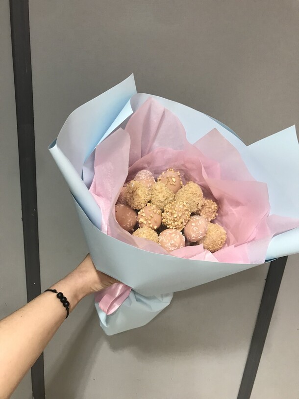 Букет из 15 клубник в шоколаде, артикул F1368490 - 4205 рублей, доставка по городу. Flawery - доставка цветов