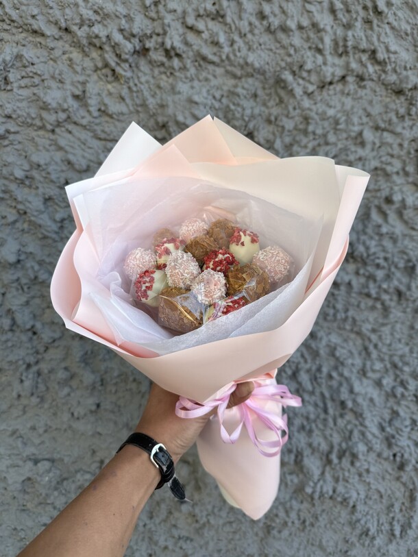 Букет из 15 клубничек, артикул F1368887 - 4205 рублей, доставка по городу. Flawery - доставка цветов