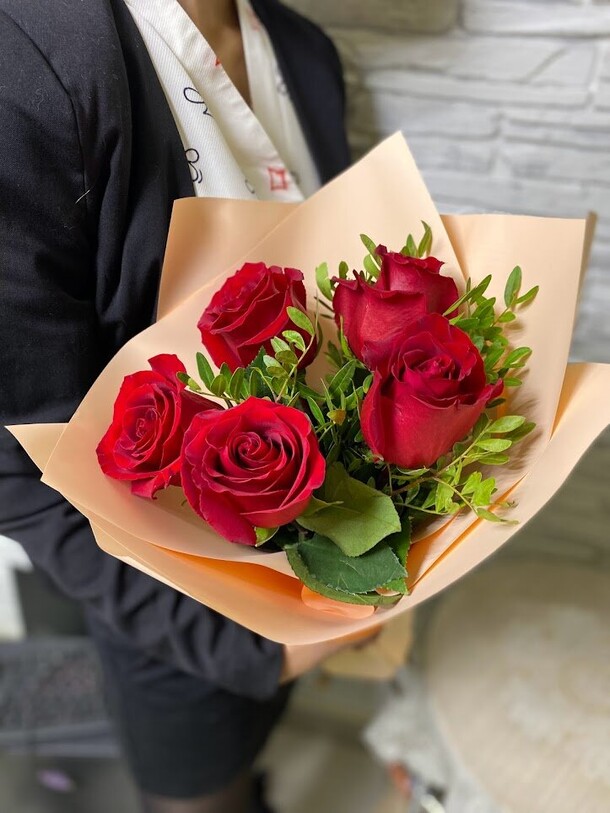 Классический букет, артикул F1371425 - 3625 рублей, доставка по городу. Flawery - доставка цветов