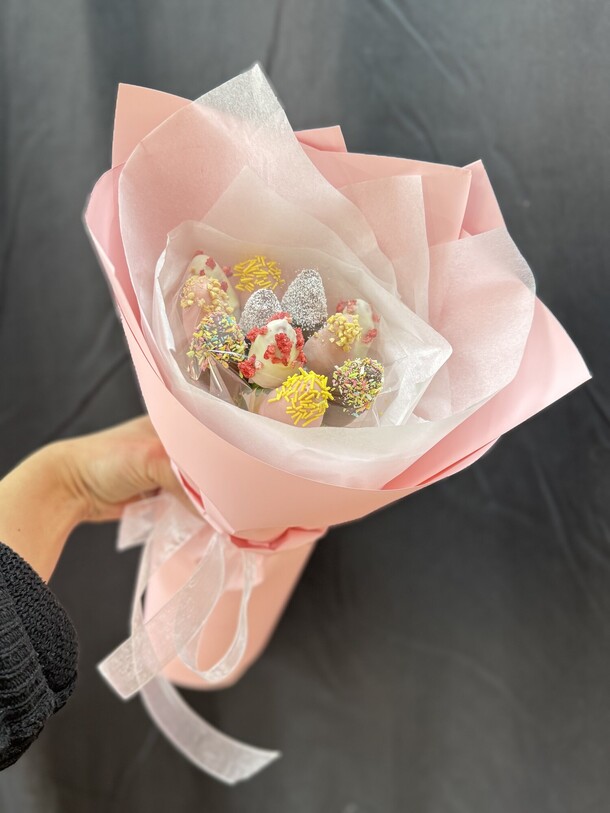 Клубничное ассорти, артикул F1379241 - 2990 рублей, доставка по городу. Flawery - доставка цветов