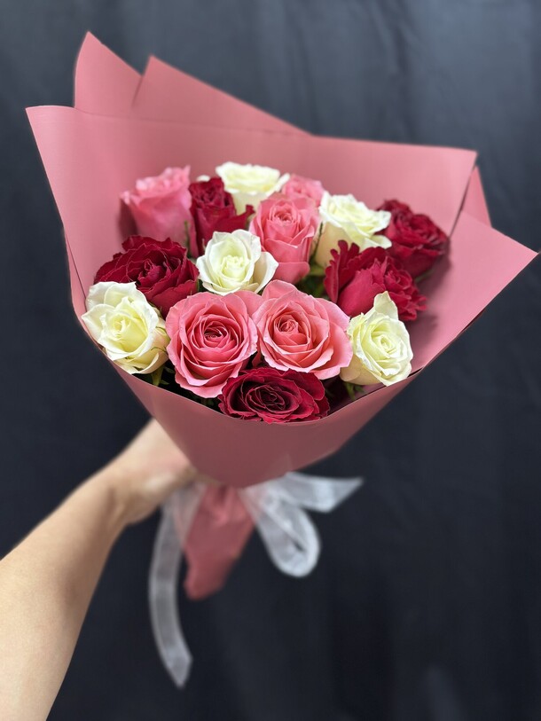 Букет из 15 розочек, артикул F1380137 - 6890 рублей, доставка по городу. Flawery - доставка цветов