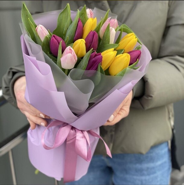 Букет из 15 тюльпан, артикул F1387097 - 2900 рублей, доставка по городу. Flawery - доставка цветов