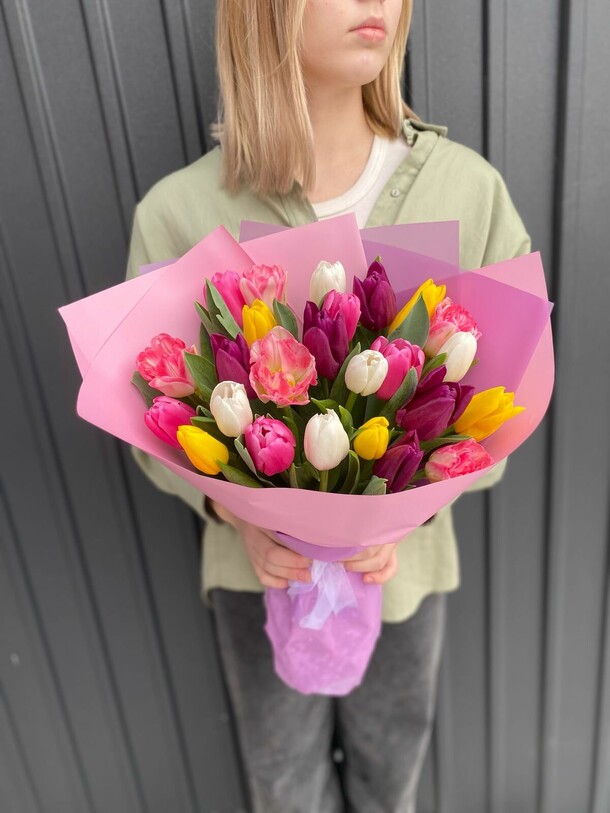 25 тюльпанов микс, артикул F1392447 - 4350 рублей, доставка по городу. Flawery - доставка цветов