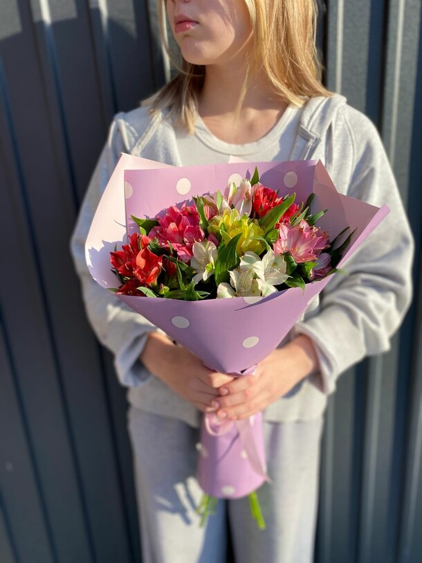 7 альстромерий, артикул F1392552 - 3280 рублей, доставка по городу. Flawery - доставка цветов