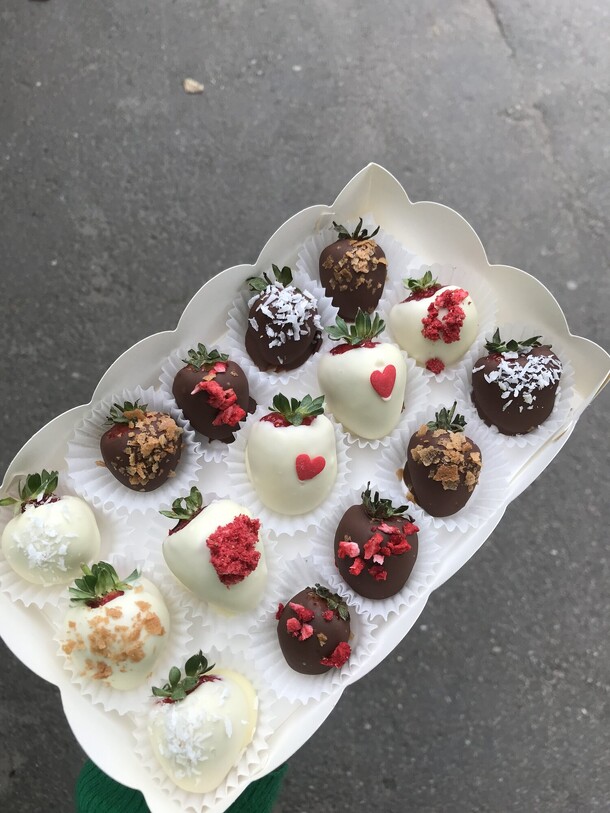 Набор из 15 клубничек, артикул F1395645 - 3915 рублей, доставка по городу. Flawery - доставка цветов