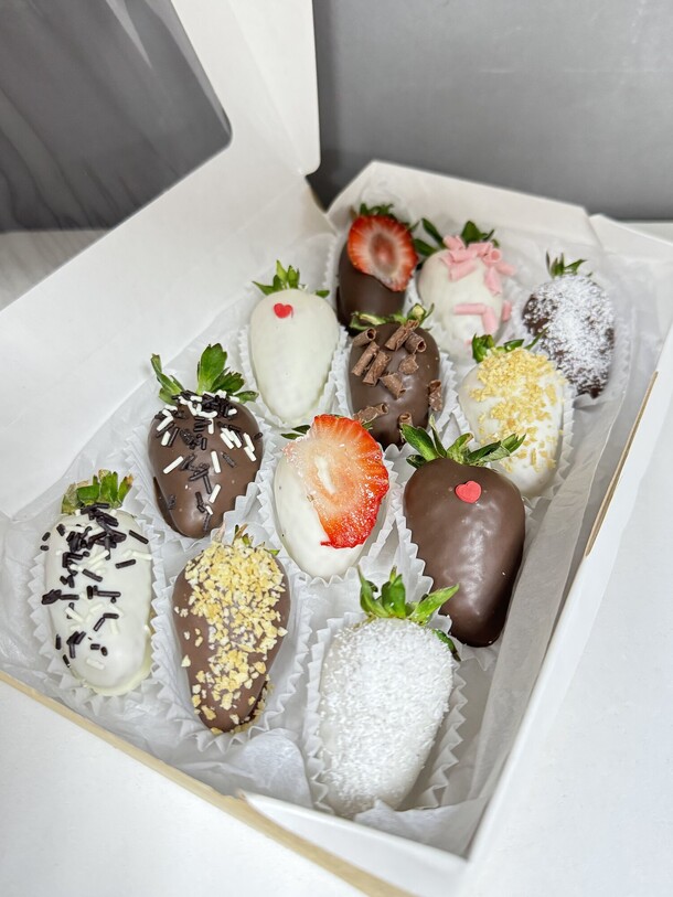 12 вкусных клубничек, артикул F1396154 - 3220 рублей, доставка по городу. Flawery - доставка цветов