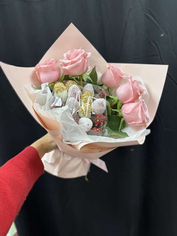 Розы и клубника, артикул F1396163 - 6020 рублей, доставка по городу. Flawery - доставка цветов