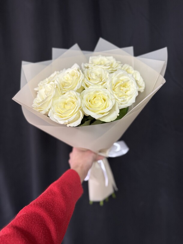 Букет белых роз, артикул F1398871 - 3700 рублей, доставка по городу. Flawery - доставка цветов