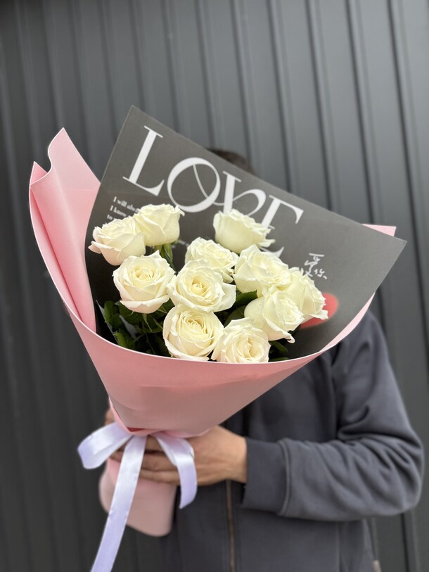 Букет белых роз с любовью, артикул F1405608 - 4425 рублей, доставка по городу. Flawery - доставка цветов