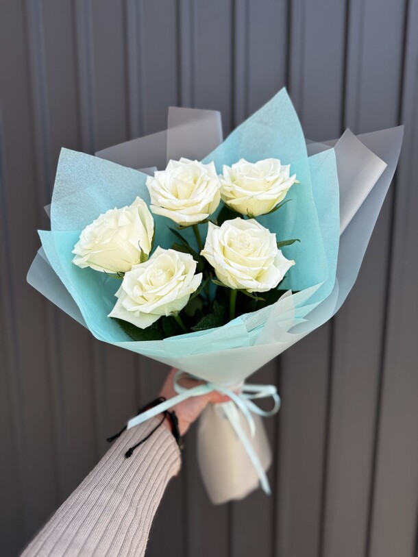 Букет белых роз, артикул F1414075 - 2250 рублей, доставка по городу. Flawery - доставка цветов