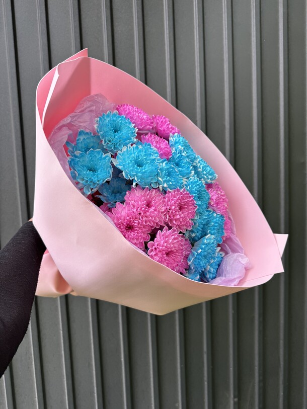 Букет цветных хризантем, артикул F1436169 - 3280 рублей, доставка по городу. Flawery - доставка цветов