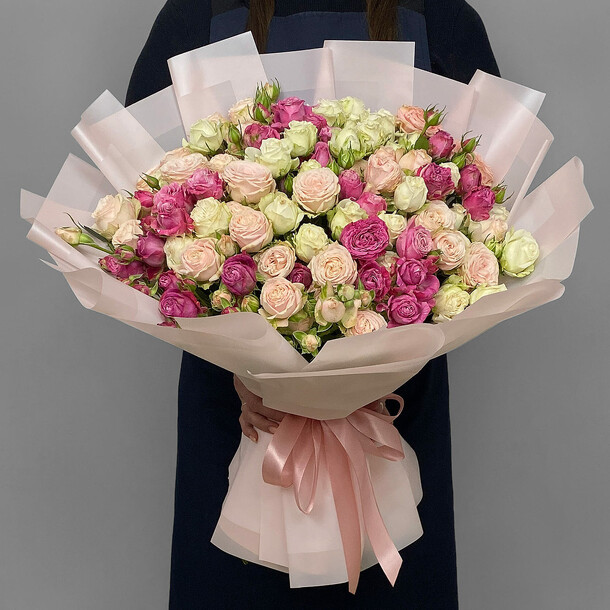 Букет из 25 кустовых роз, артикул F1487980 - 13415 рублей, доставка по городу. Flawery - доставка цветов