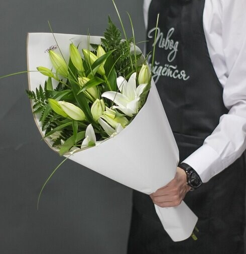 Букет лилий «мечтатели», артикул F111559 - 4296 рублей, доставка по городу. Flawery - доставка цветов