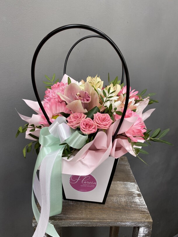 Композиции цветов «розовый сорбет», артикул F1121558 - 3328 рублей, доставка по городу. Flawery - доставка цветов