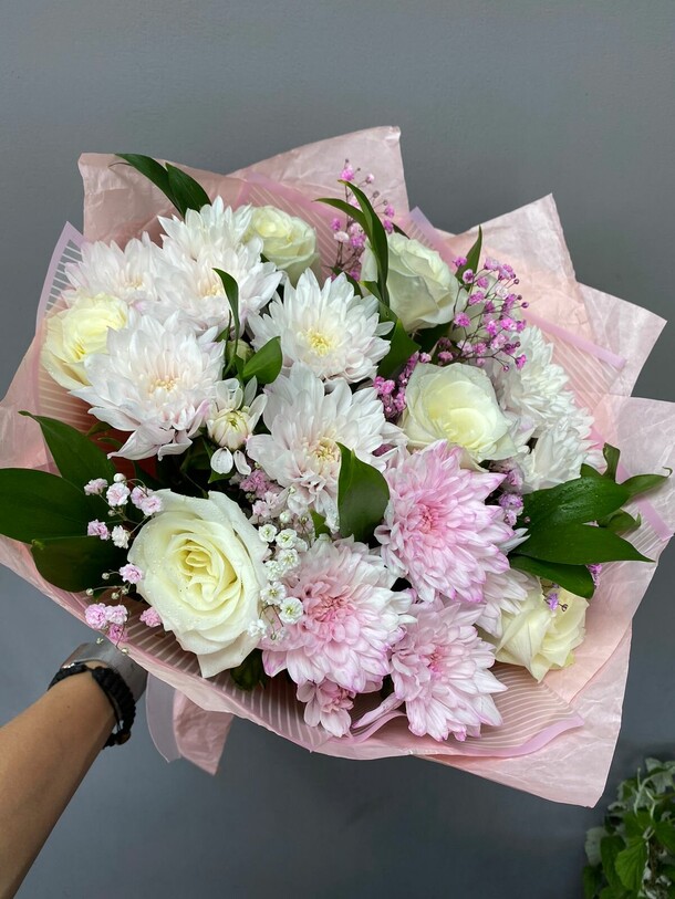 Букет цветов «сад», артикул F1137502 - 6716 рублей, доставка по городу. Flawery - доставка цветов