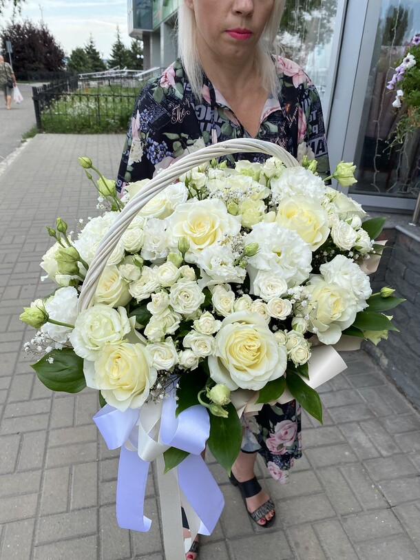 Корзина цветов «эмма», артикул F1137504 - 27225 рублей, доставка по городу. Flawery - доставка цветов